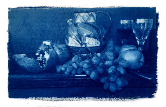 Nelle camere blu | Caraffa con bicchieri e frutti, Omaggio a Jean Baptiste Chardin - Laura di Fazio